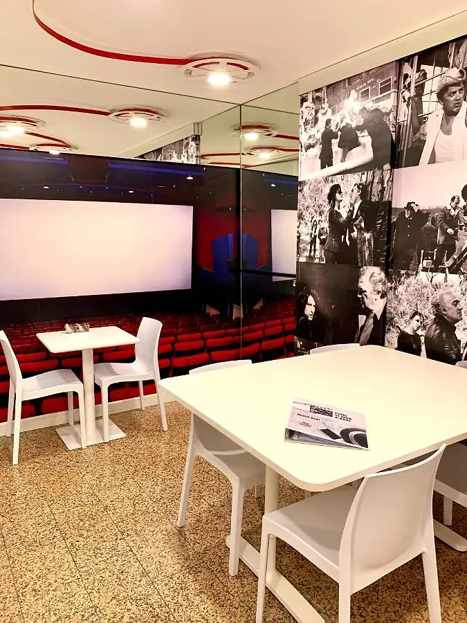 Red Carpet Rooms バーリ