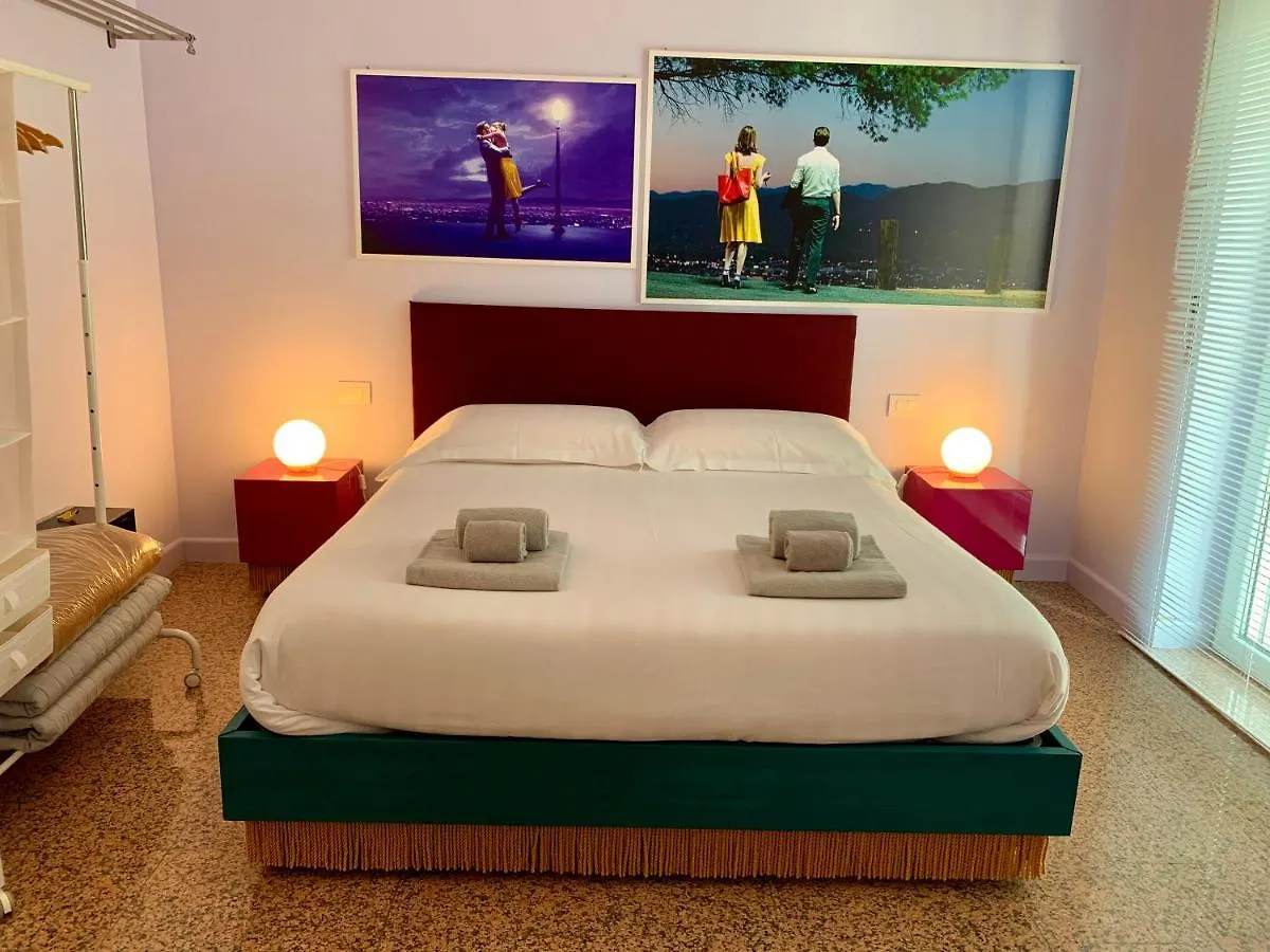 Red Carpet Rooms バーリ