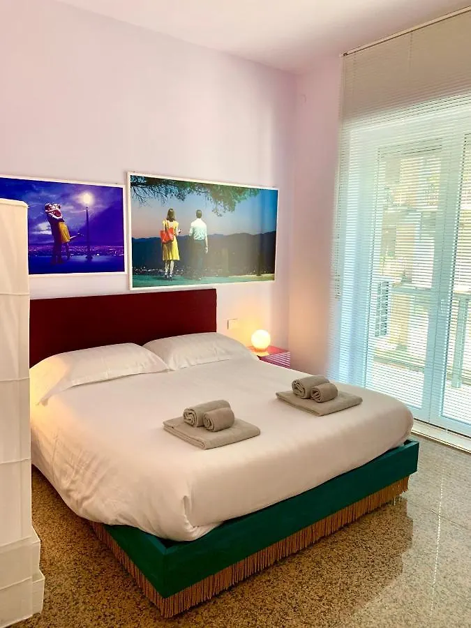 Red Carpet Rooms バーリ